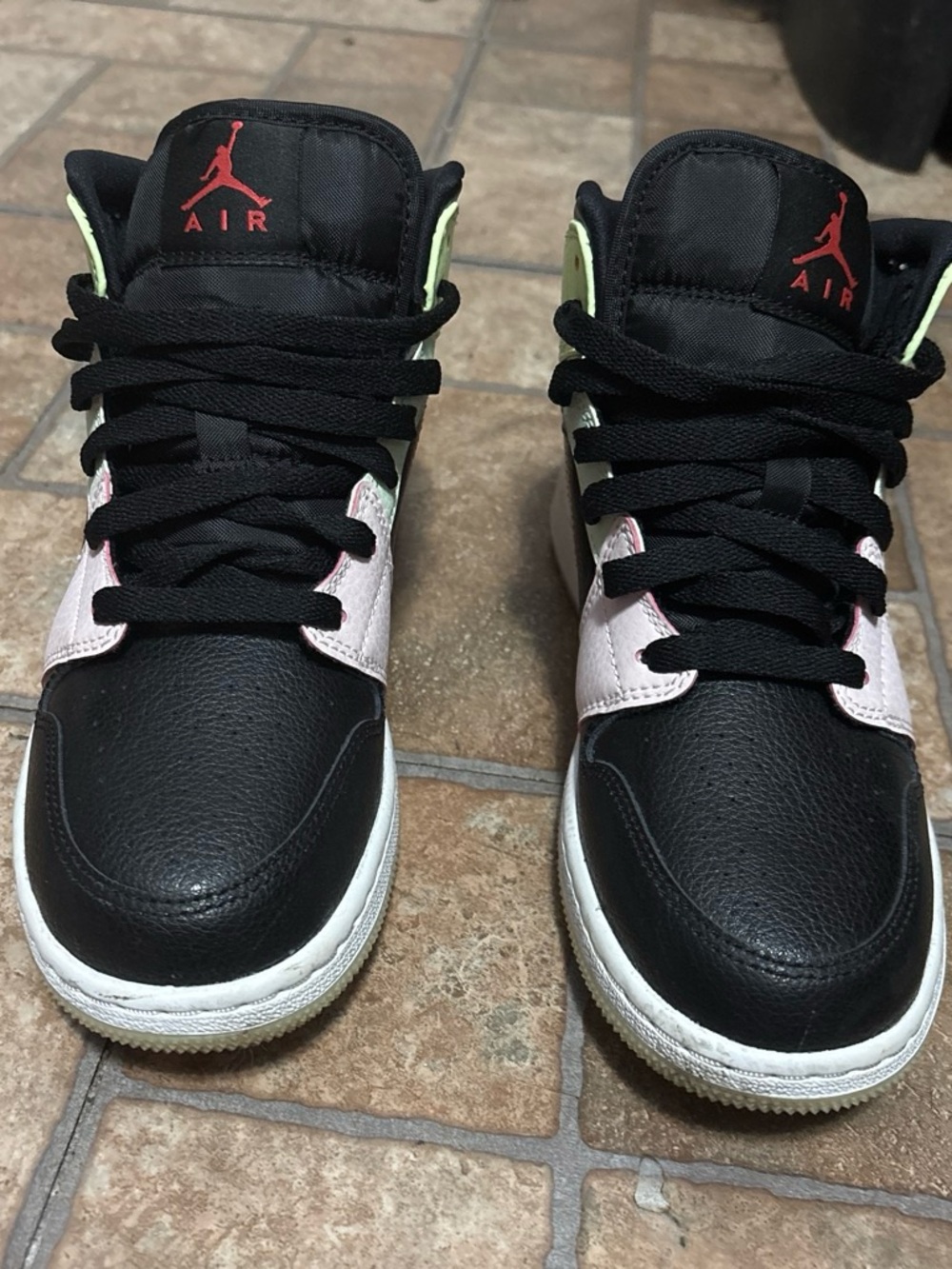 Air Jordan 1 Mid “Glow in the dark”sneakers